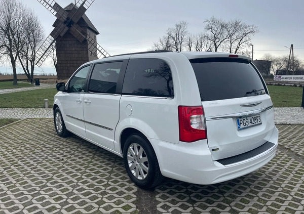 Chrysler Town &amp; Country cena 52900 przebieg: 170000, rok produkcji 2015 z Miłakowo małe 277